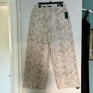 NWT Low-Rise Baggy Jeans - Wild Fable™ White
Snakeskin 6